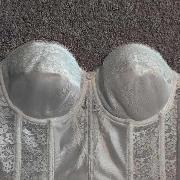 Corset - Picture 2 of 6